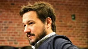 Un periodista uruguayo desafía a la Justicia argentina y promete emitir los audios de Karina Milei