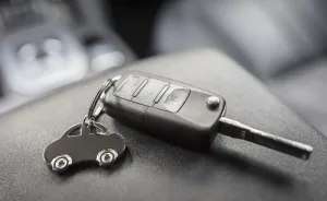 Autoplan deberá indemnizar a un matrimonio por demorar 81 días en la entrega de una camioneta