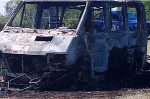 Macabro hallazgo en Santa Fe: restos óseos dentro de un vehículo quemado
