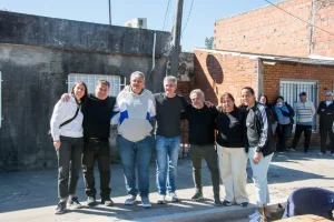 Villa Gobernador Gálvez celebró adoquinado en calle Thompson