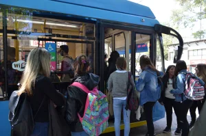 Boleto Educativo Gratuito: estudiantes denuncian exclusiones y la Provincia responde con controles