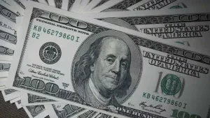 El Riesgo País subió a 1.140 puntos y el dólar mayorista quedó a 6 pesos de tocar el techo de la banda