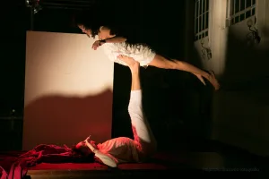 “3, 2, 1…¡El azar corta!”: una obra escénica multidisciplinaria, inspirada en la obra de Julio Cortázar