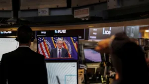 La FED baja las tasas por primera vez en el año: impacto local y global