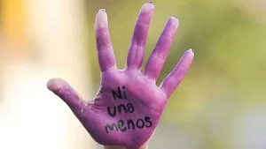 Golpeó y quiso ahorcar a una joven que hacía running en un puente sobre la autopista