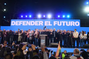 Tras el triunfo, Kicillof dijo que Milei “va a tener que rectificar el rumbo” y pidió que el Presidente lo convoque a una reunión