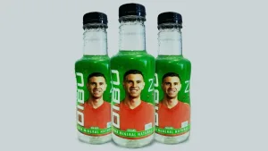 agua mineral de La familia del Dibu Martínez