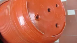 Para qué sirve y por qué es importante el agujero en las macetas