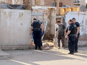 Tragedia en Mendoza: un motociclista se incrustó en una casa, una pared se derrumbó y aplastó a una nena