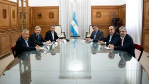 El flamante ministro Catalán estrena su cargo en Interior con gobernadores amigos en medio de tensiones por fondos