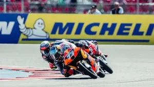 El piloto argentino Valentín Perrone (KTM) protagonizó una buena remontada en el Gran Premio de Cataluña de Moto 3 y terminó en la décima posición