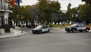 Detuvieron a cinco personas por golpear ferozmente en el centro al pasajero de un taxi, que fue derivado al Heca en estado crítico