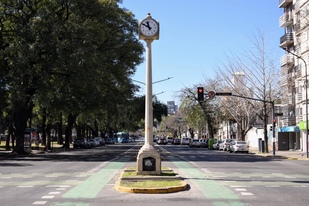 Reloj Pellegrini y 27 de Febrero
