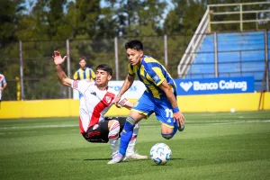 Intenso empate en Arroyo: la reserva de Rosario Central igualó 2-2 con River y sigue siendo el líder de la zona