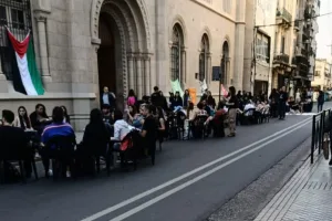 La universidad en las calles: clases públicas y movilización por la crisis educativa