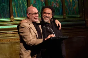 Los 25 años del film “Amores perros” reconciliaron a sus creadores: Alejandro González Iñárritu y Guillermo Arriaga