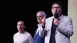 el ministro de Educación, José Goity