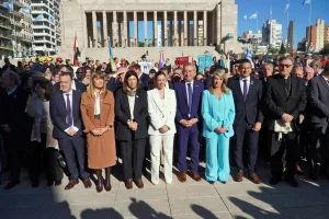Javkin abrió los festejos del cumpleaños 300 de Rosario con la presentación de la ordenanza para la autonomía