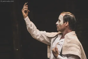 El 1° de noviembre llega a Rosario “Escritor fracasado”, con la actuación de Diego Velázquez y  dirección de Marilú Marini