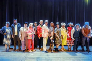 “Candidatos al panteón”: una comedia satírica acerca del paso del tiempo de un grupo de viejos artistas