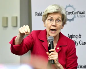 “Peronista americana”: Bessent apuntó contra una senadora demócrata y la comparó con Evita