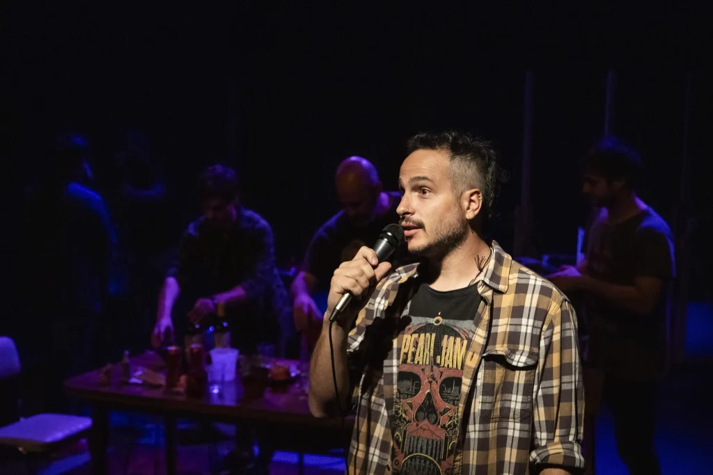 “Una canción para siempre”: la juntada de un grupo de amigos en una noche de confesiones poderosas e inesperadas