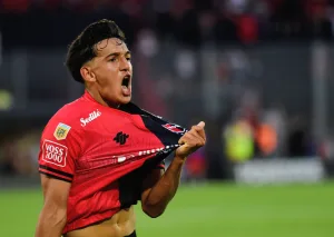 Uno por uno leproso: el pibe Guch y el entusiasmo de algunos permitieron una reacción