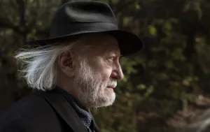 El Premio Nobel de Literatura 2025 fue otorgado al autor húngaro László Krasznahorkai