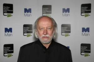 El galardón, anunciado en las primeras horas de este jueves, se debe a “su obra convincente y visionaria que, en medio del terror apocalíptico, reafirma el poder del arte”