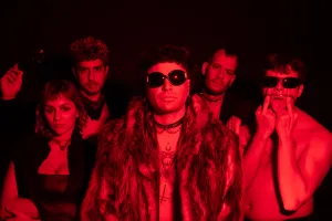 Mona Bondage presenta en el D7 su “rock sin artificios” junto a su nuevo disco: “Mal plan”