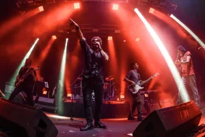 Iván Noble y cía. en Rosario: la resistencia cultural de los 90 contra la crueldad del 25