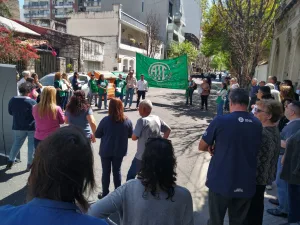 El personal de las fuerzas armadas y federales está sin obra social en Rosario y sus familiares hicieron oír la protesta