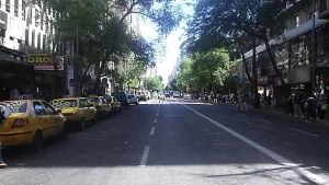 Un auto atropelló a varios peatones en pleno centro de Córdoba