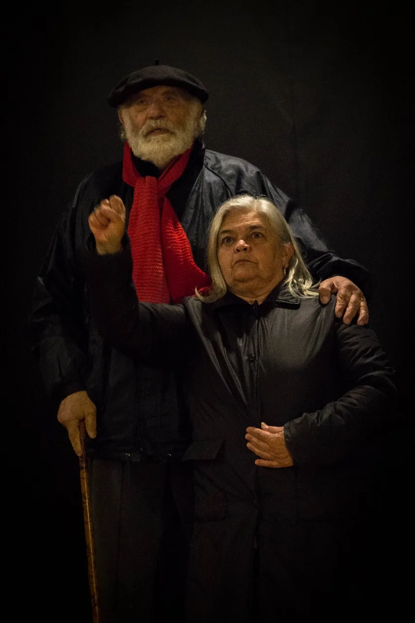 “Comando geronte”: adultos mayores ante el desafío de sostener y resignarse o patear el tablero y salir de contragolpe