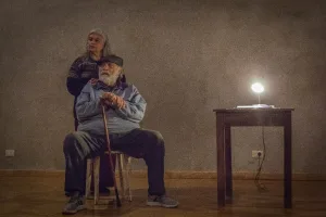 “Comando geronte”: adultos mayores ante el desafío de sostener y resignarse o patear el tablero y salir de contragolpe