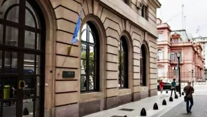 Santiago Caputo al mando: un consultor de Trump, contratos secretos y parálisis interna en la Side