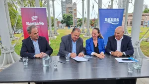 Se firmó el contrato de la obra del colector general cloacal de Santa Fe