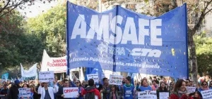Docentes de Amsafé adhieren al paro general de este martes y desde Provincia confirmaron que descontarán el día