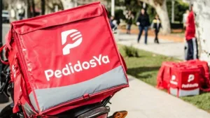 Cadetes de PedidosYa paran en Rosario por reclamos en comisiones: denuncia de reparto injusto