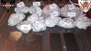 Lo atraparon cuando trasladaba en un taxi casi mil bochitas de droga por barrio La Lagunita
