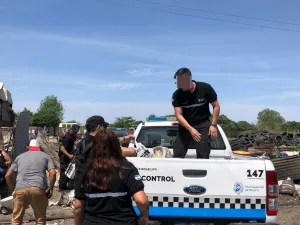Detienen a una persona que no pudo justificar autopartes y cables hallados en su chatarrería de la zona oeste de Rosario