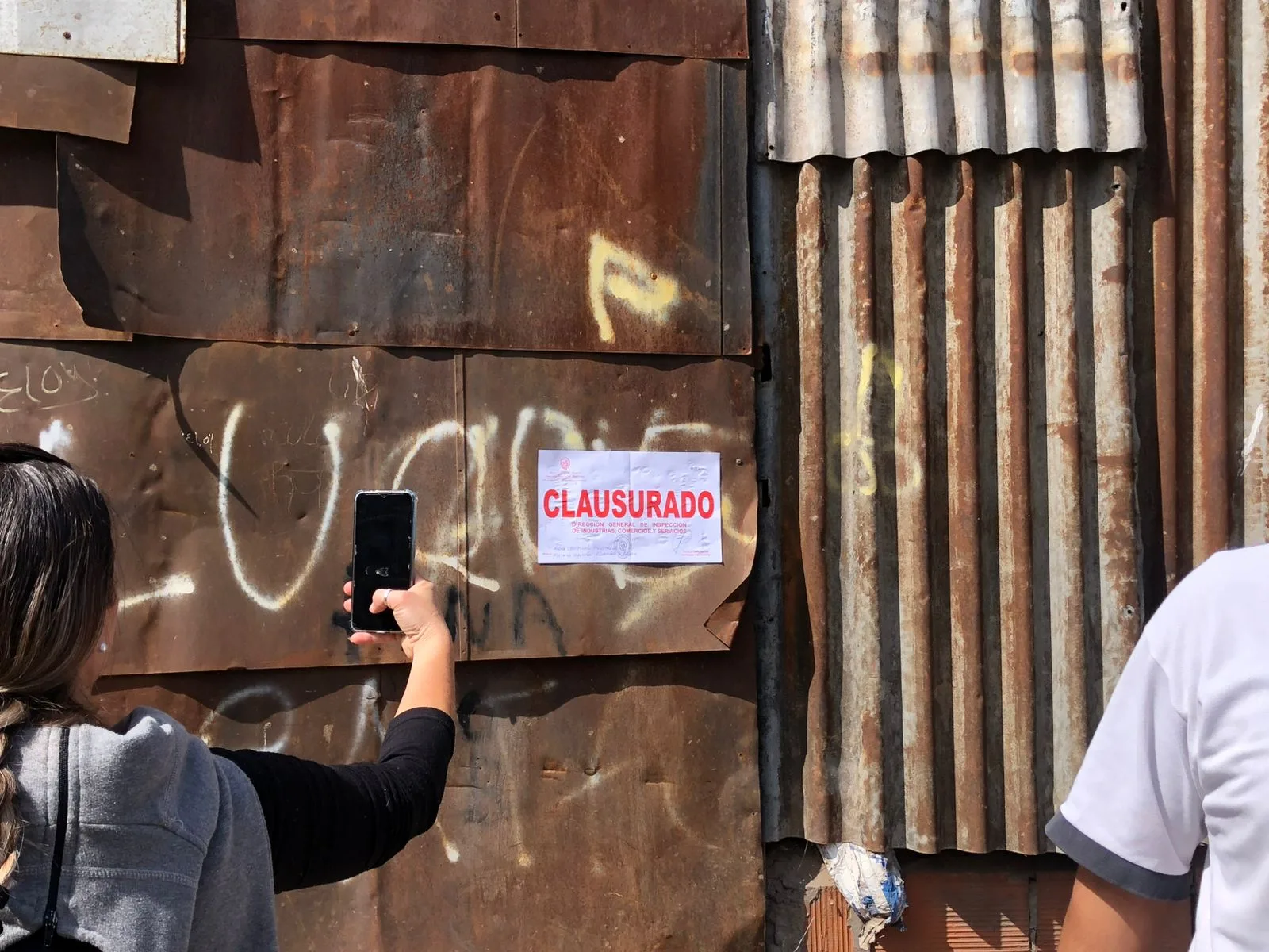 Detienen a una persona que no pudo justificar autopartes y cables hallados en su chatarrería de la zona oeste de Rosario