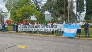 Tres compañías frenan la producción y despiden a más de 600 empleados