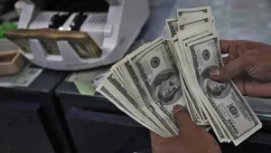 El dólar blue superó los $1.500 y quedó a tiro de su récord histórico