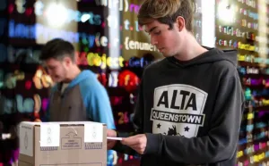 Algoritmos, streaming y charlas interpersonales: cómo deciden su voto las juventudes según un informe de la UNR