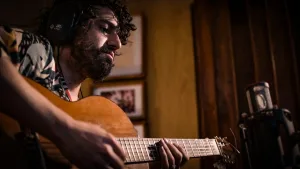 Julián Cicerchia presenta “El loco de la guitarra” en la Casa del Tango