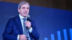 Caputo aseguró que "no se va a salir de la flotación entre bandas" y que EE.UU. podrá seguir "comprando pesos"