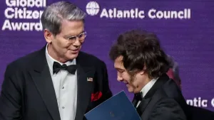 Saludos al jefe: Milei le agradeció a Scott Bessent el apoyo con dólares y tuits que fueron claves para el triunfo libertario