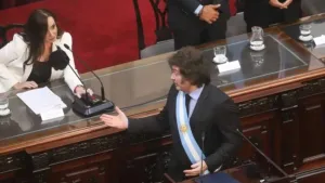 Javier Milei y Victoria Villarruel se dejaron de seguir en las redes en medio de una fuerte interna libertaria