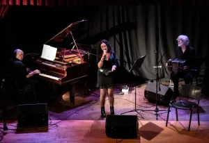 Nora-fridman-presenta-su-espectaculo-de-tangos-musica-francesa-edith-piaff-el-cairo